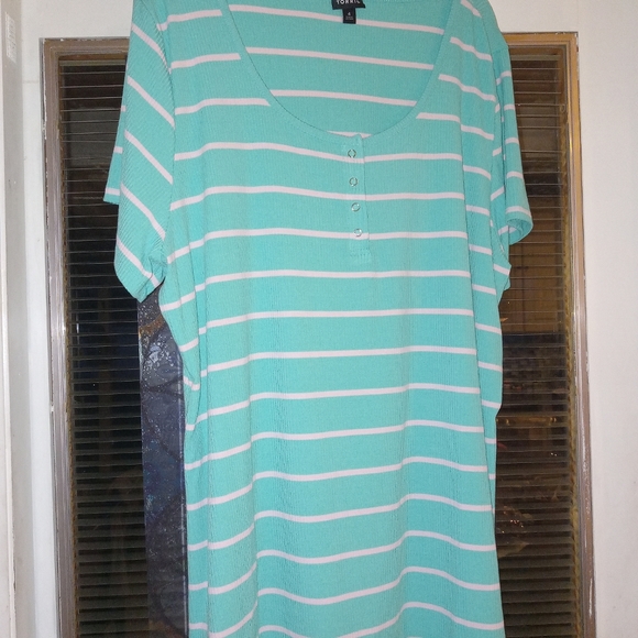 Torrid t- shirt sz 4x - Picture 2 of 2